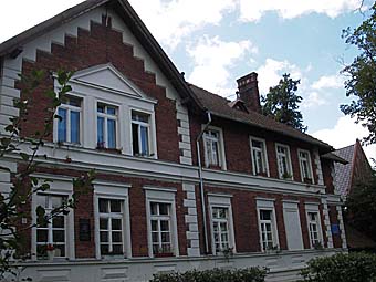 Дом в Правдинске, где была гимназия им. Агнесс Мигель