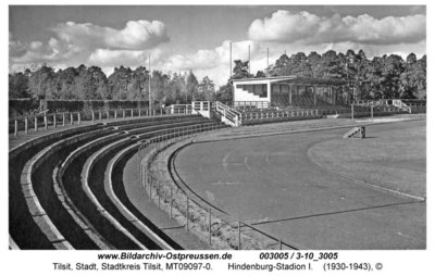 ID003005-Tilsit-Hindenburg-Stadion_seitlichetribuene1943_verlagjuliussimonsen.jpg