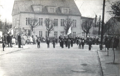 Военно-морской парад на ул.Ленина- фото нач.50-х годов.
