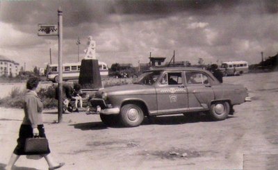 Памятник А.С. Пушкину у автостанции. 1950-е годы, Черняховск