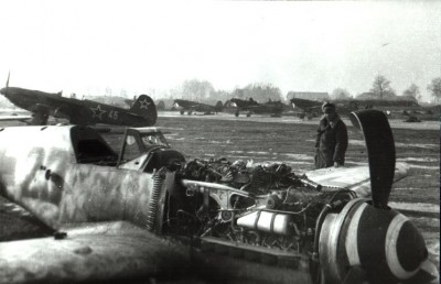 Мессершмитт Bf.109, сбитый французскими летчиками над аэродромом Тапиау.jpg