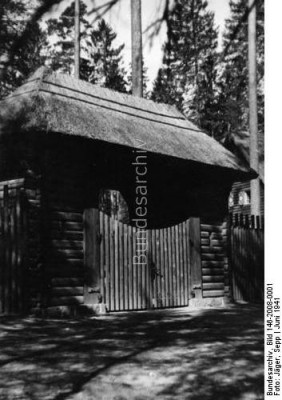 Rominten-Eingang und Pfoertnerhaus zu Hermann Goerings Reichsjaegerhof.jpg