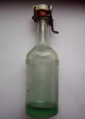 Более старый вариант бутылки из под минералки.