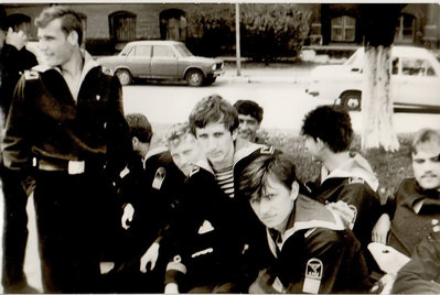 Выпускники технологи у фонтана.1986 год.Фото Э.Якобенко