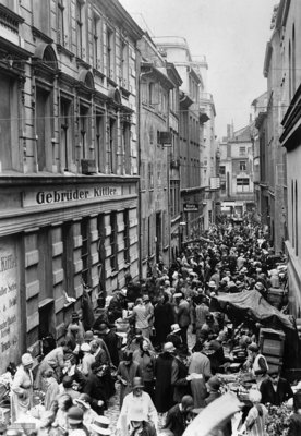 Königsberg Ostpr. Markt in den Gassen der Altstadterschienen Uhu 4. 1934