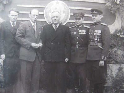 Ветераны ВОВ,в центре Попов Ф.И.-командир Тульского рабочего полка.