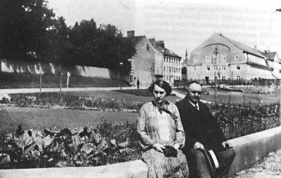 Сквер возле Хабербергской кирхи, на заднем плане — начало Артиллери штрассе. Около 1920 г