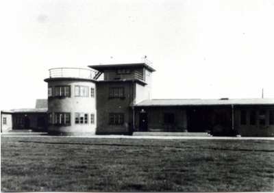 Neuhausen Kr. Samland, Flughafengebäude-Tower.PNG